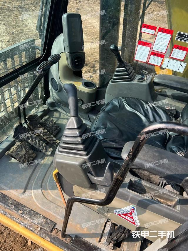 駕駛室整體（整機(jī)外觀）