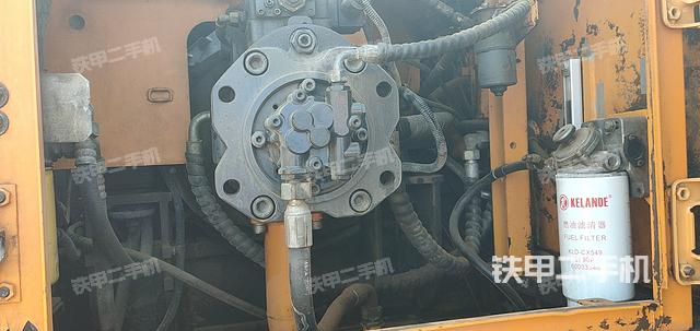 液壓泵艙室正面整體（整機(jī)外觀）