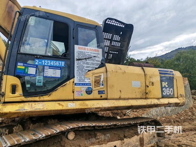 后窗玻璃角標（駕駛室部分）