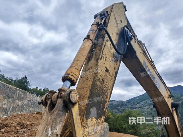 小臂整體左后（工作和回轉裝置）