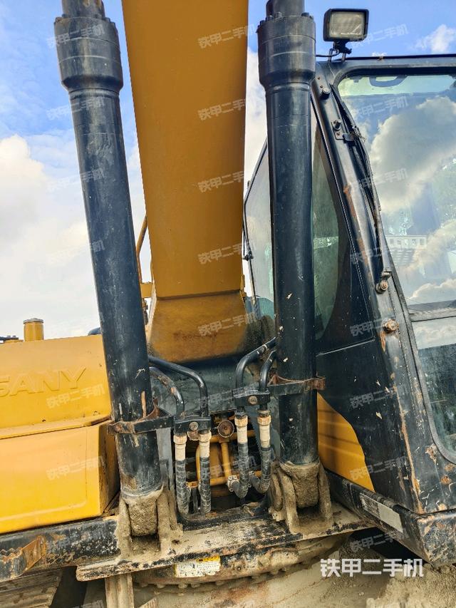 大臂油缸整體?豎拍（工作和回轉(zhuǎn)裝置）