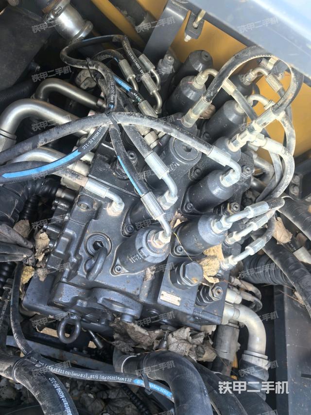 中央回转接头特写（上车部件）