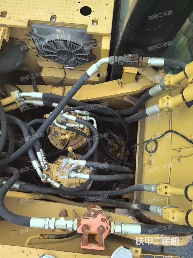 回轉(zhuǎn)馬達和主控閥（整機外觀）