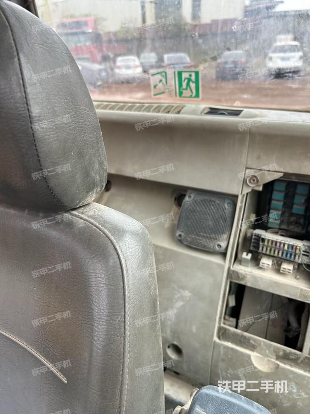 后窗玻璃角標（駕駛室部分）