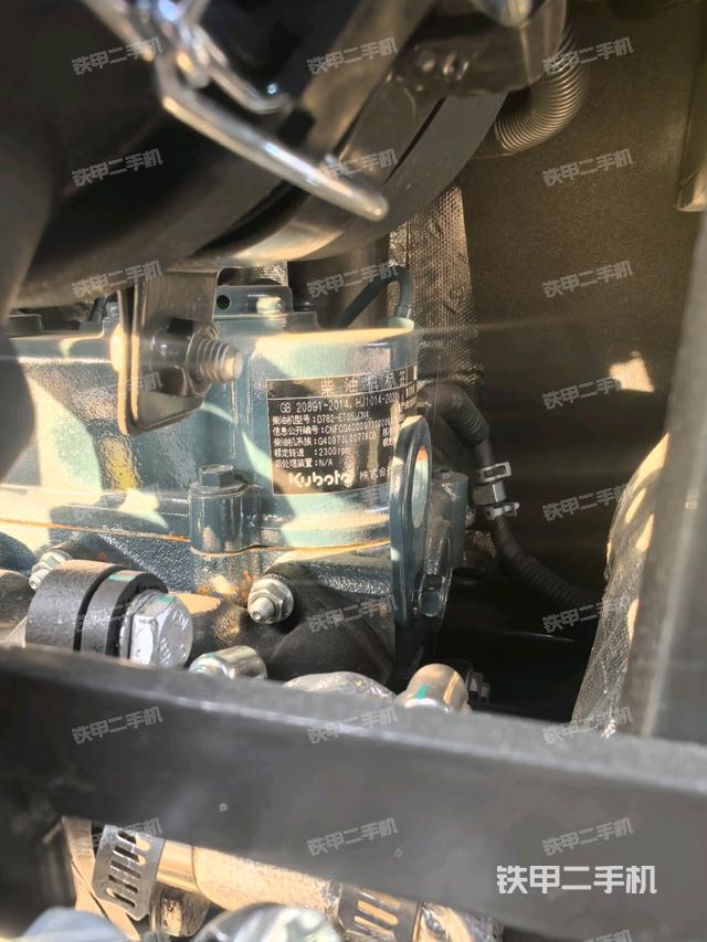 回转马达和主控阀（整机外观）