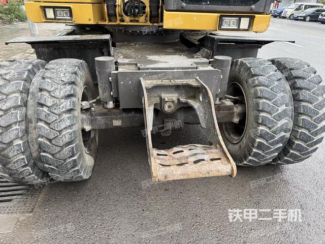 轉(zhuǎn)盤和下車架正前（工作和回轉(zhuǎn)裝置）