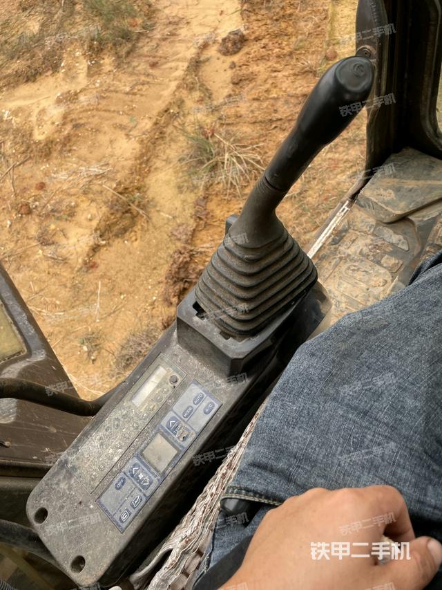 座椅右侧控制台/钥匙门/油门/含右手柄（驾驶室部分）