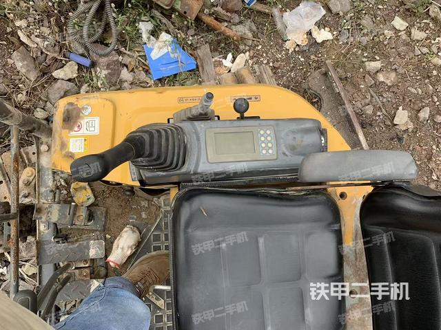 回转马达和主控阀（整机外观）