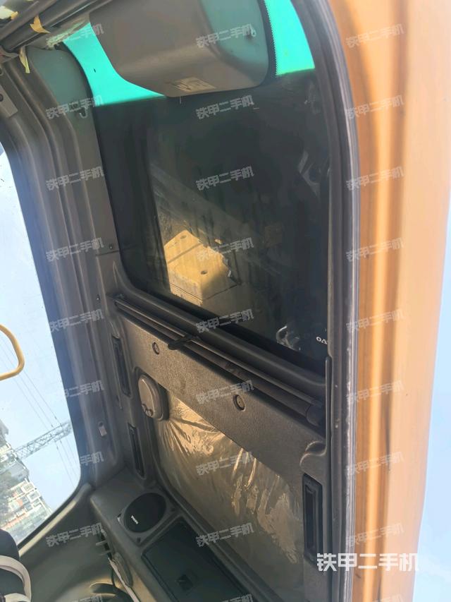 座椅右侧控制台/钥匙门/油门/含右手柄（驾驶室部分）