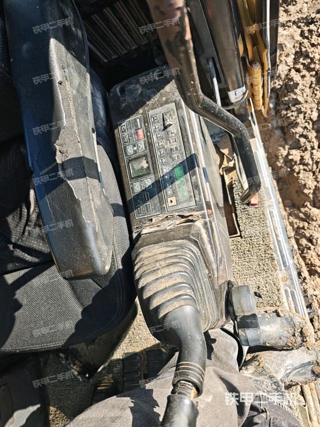 座椅右側控制臺/鑰匙門/油門/含右手柄（駕駛室部分）