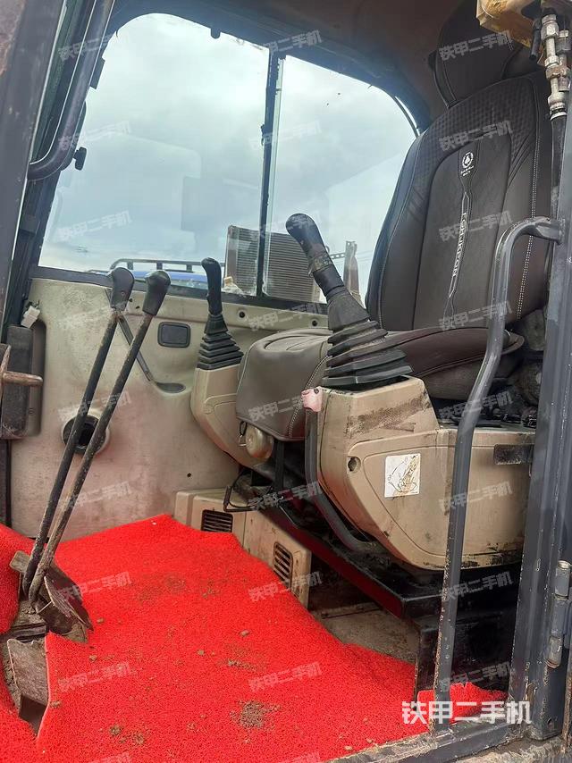 駕駛室整體（整機(jī)外觀）