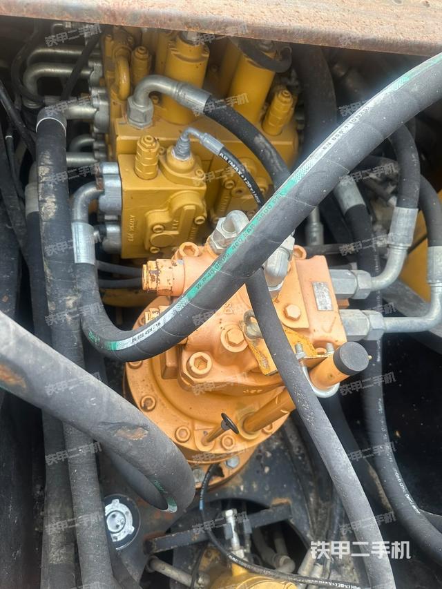 回转马达和主控阀（整机外观）