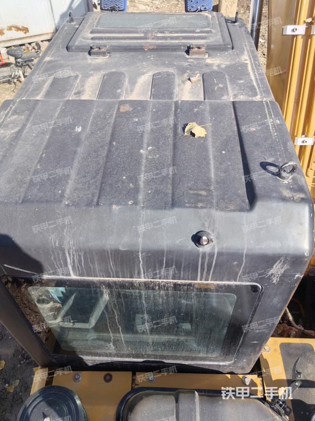 驾驶室顶部（整机外观）