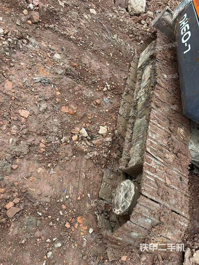 單側(cè)履帶整體（整機(jī)外觀）