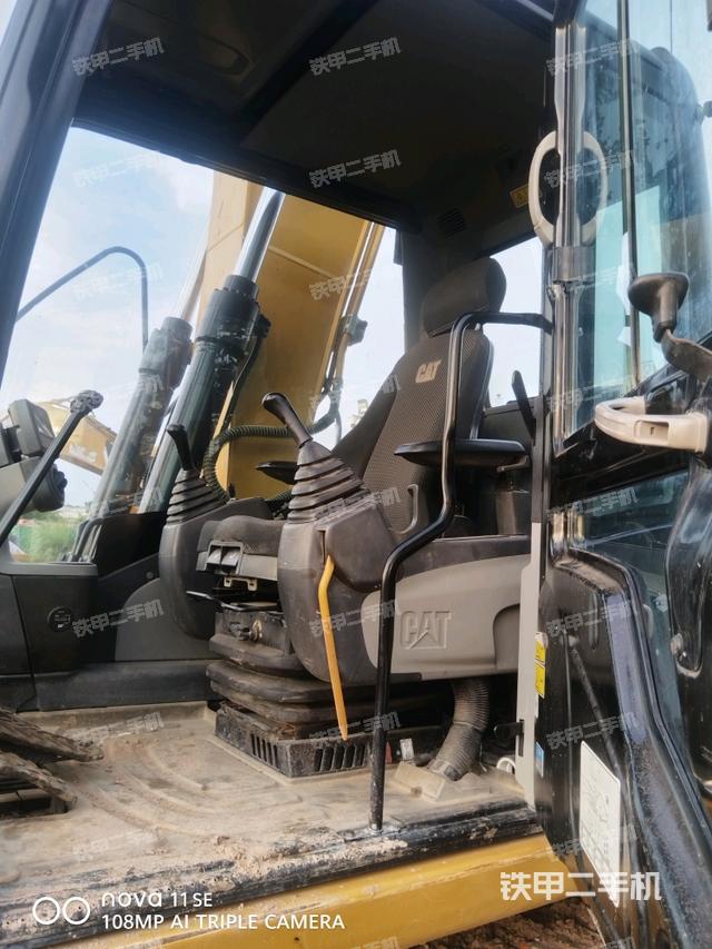 駕駛室整體（整機(jī)外觀）