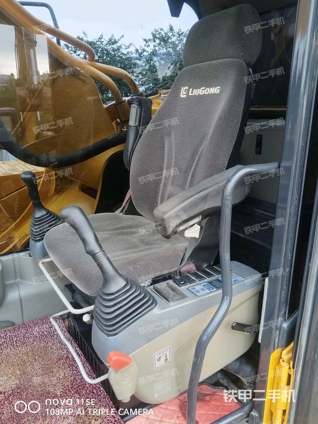 座椅后部（駕駛室部分）