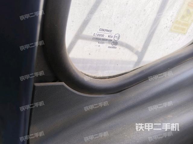 驾驶室内部（驾驶室部分）