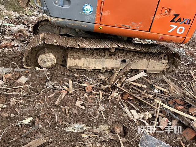 右驅(qū)動輪（行走機構(gòu)）