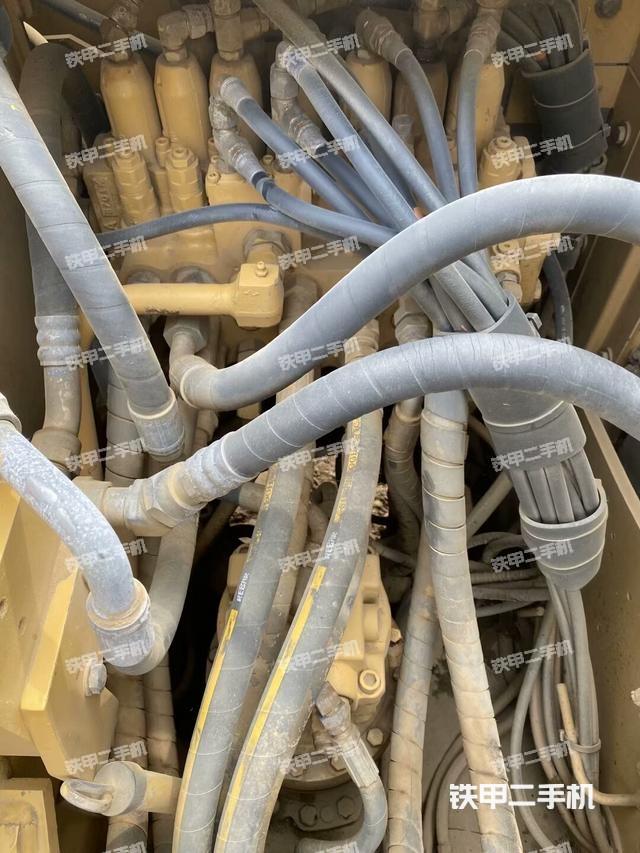 回轉(zhuǎn)馬達和主控閥（整機外觀）