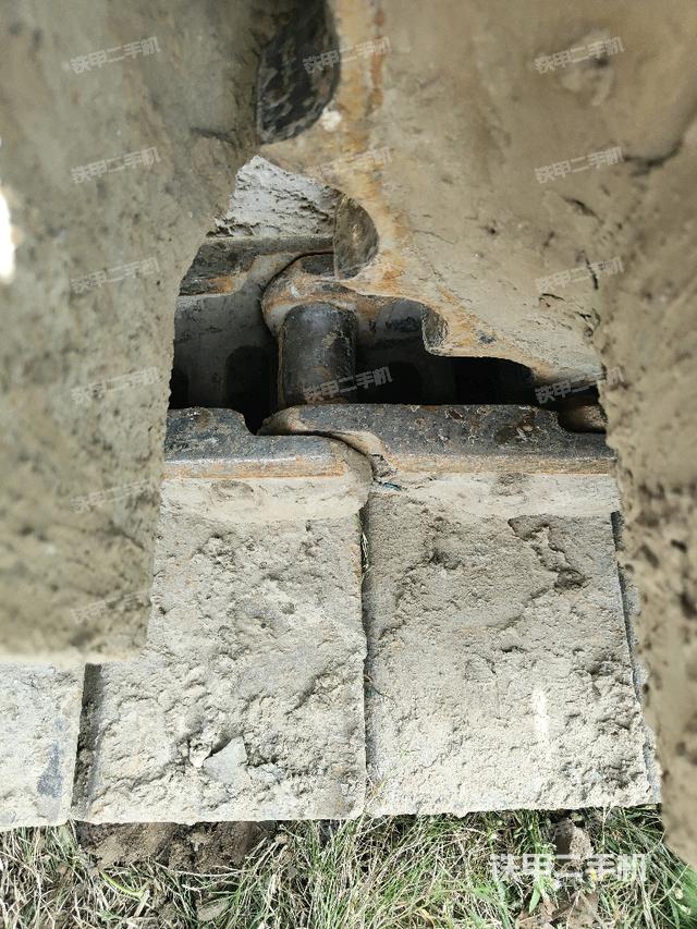 右驅(qū)動輪（行走機構(gòu)）