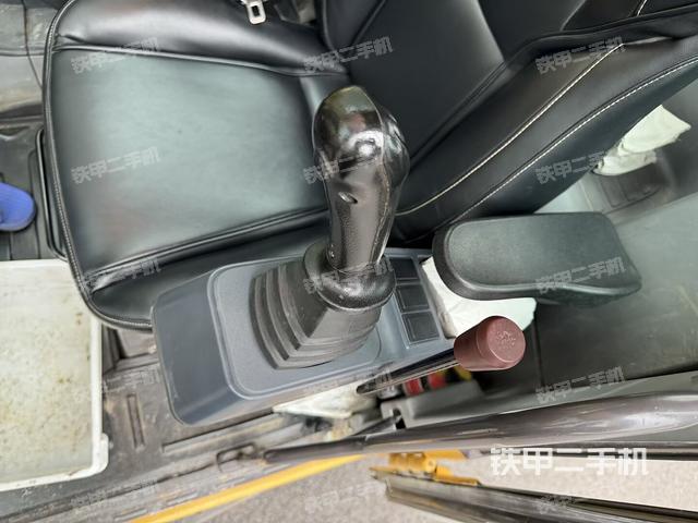 座椅左側(cè)控制臺/音響/含左手柄（駕駛室部分）