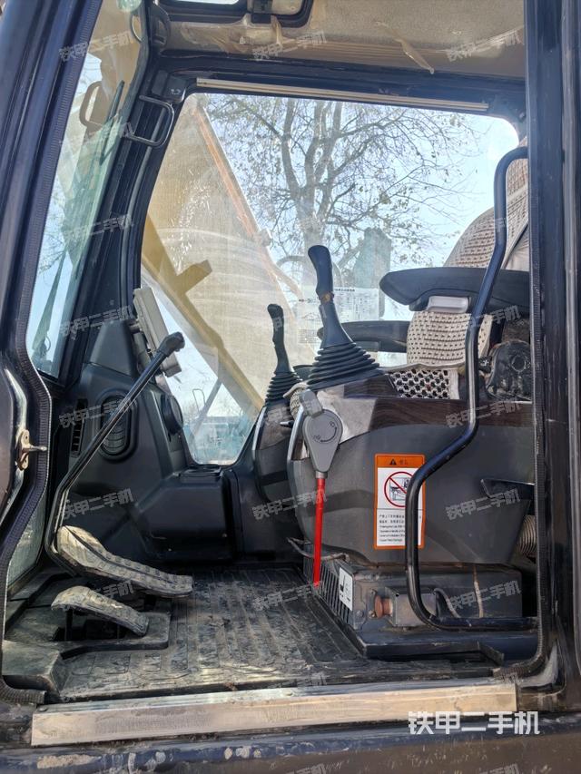 驾驶室整体（整机外观）