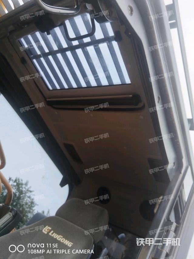 后窗玻璃角標（駕駛室部分）