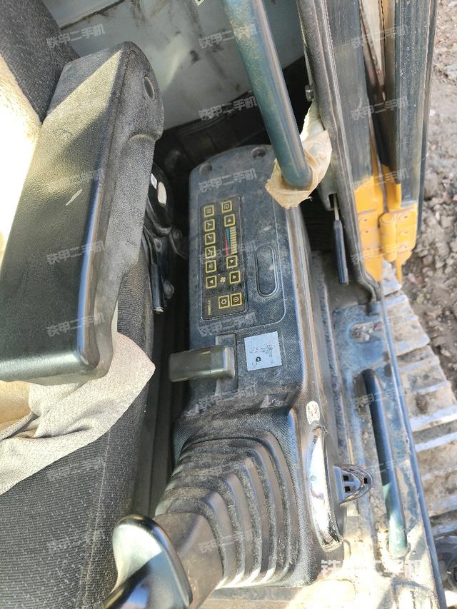 座椅左侧控制台/音响/含左手柄（驾驶室部分）