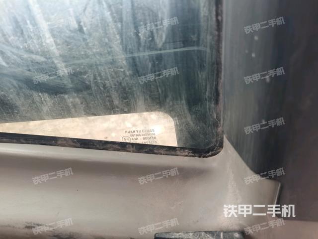 左后方玻璃角標(biāo)（駕駛室部分）