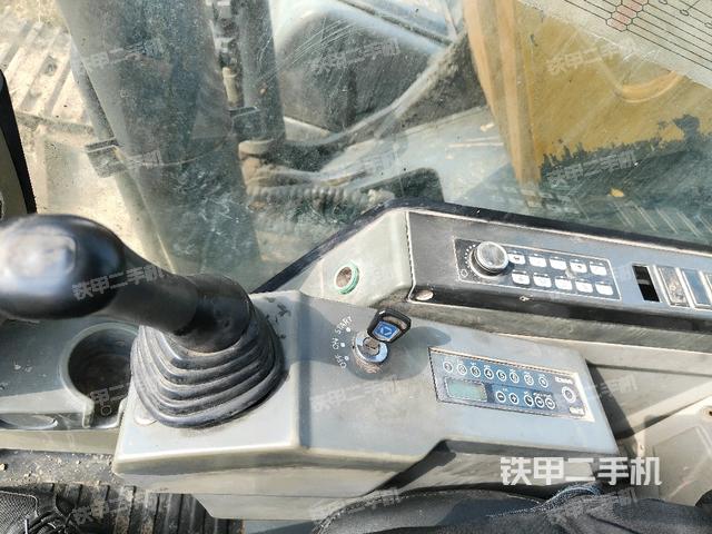 座椅右侧控制台/钥匙门/油门/含右手柄（驾驶室部分）