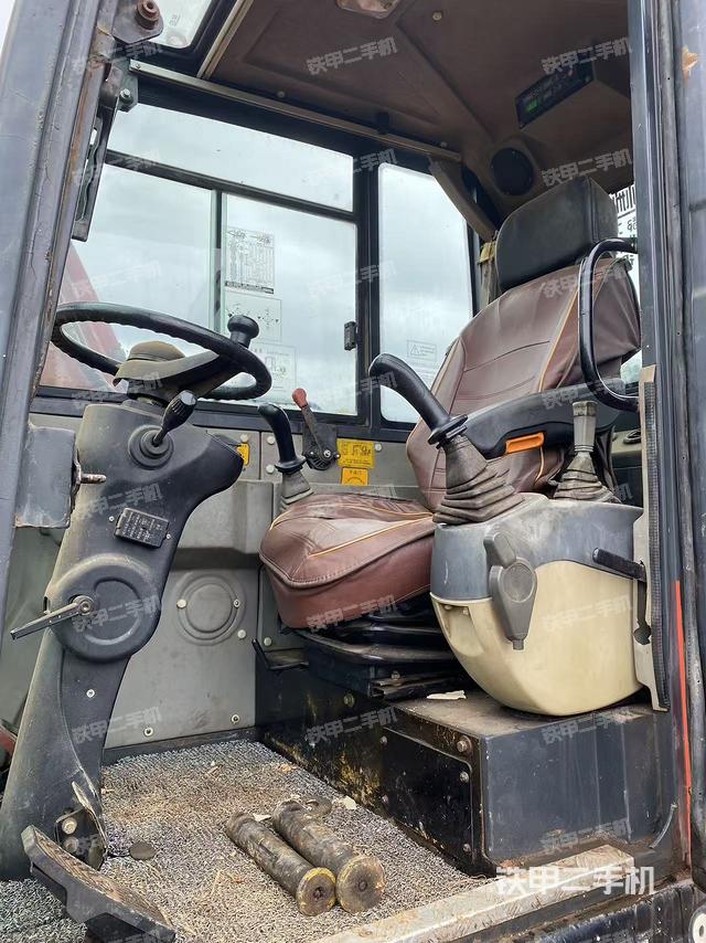 驾驶室整体（整机外观）