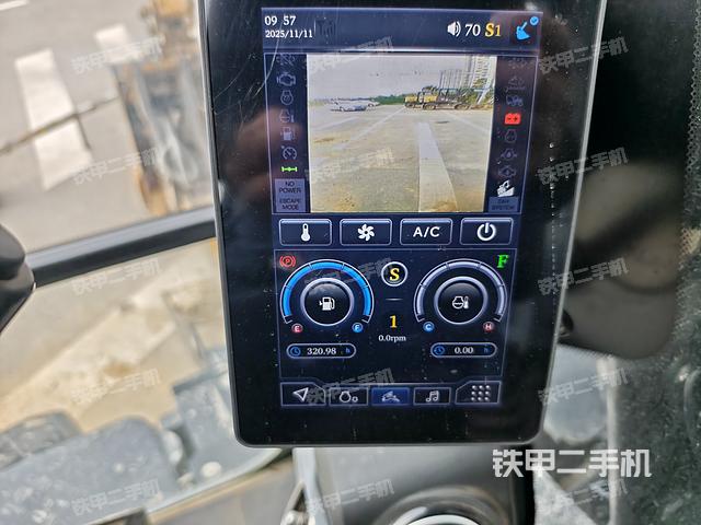 駕駛室頂部（整機外觀）