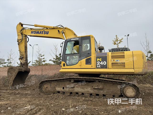 小松PC240LC-8M0挖掘机