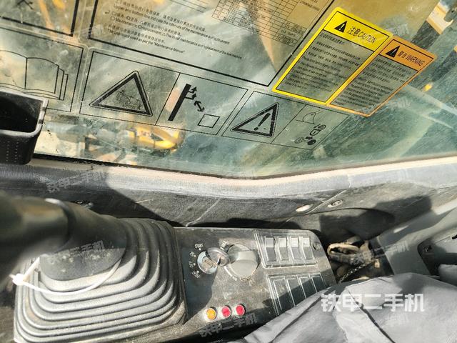 座椅右側(cè)控制臺/鑰匙門/油門/含右手柄（駕駛室部分）