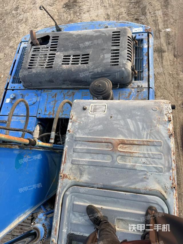 驾驶室顶部（整机外观）