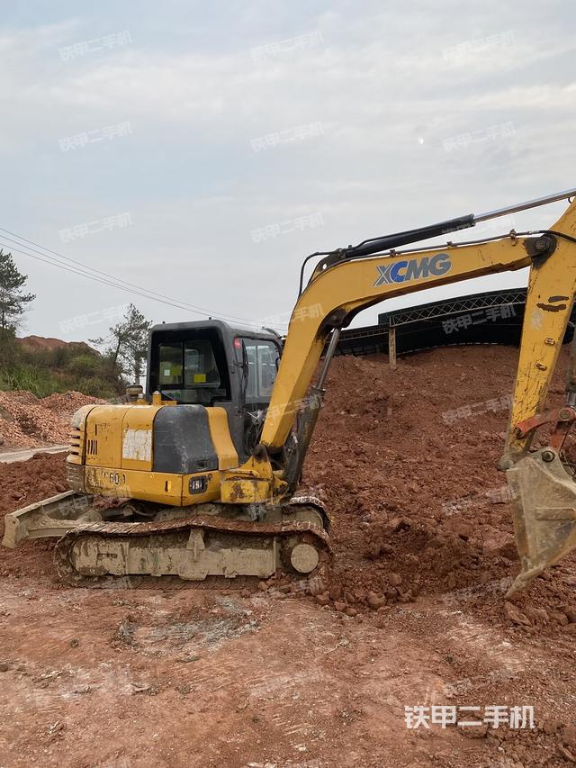 回转马达和主控阀（整机外观）