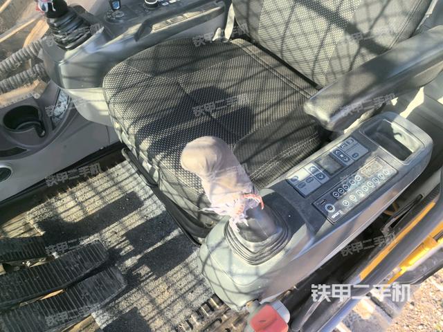 后窗玻璃角标（驾驶室部分）