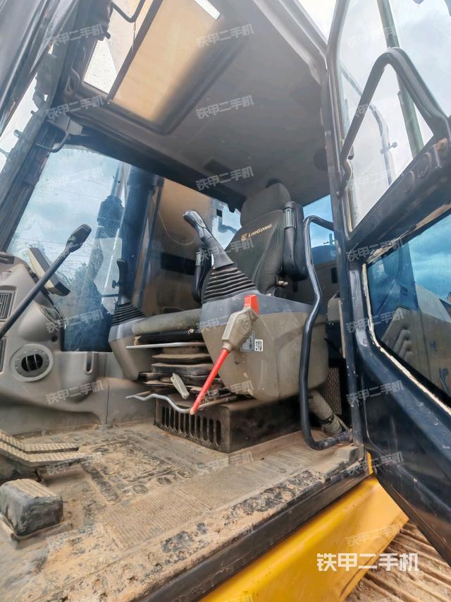 驾驶室整体（整机外观）