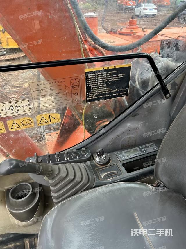 座椅右側(cè)控制臺/鑰匙門/油門/含右手柄（駕駛室部分）