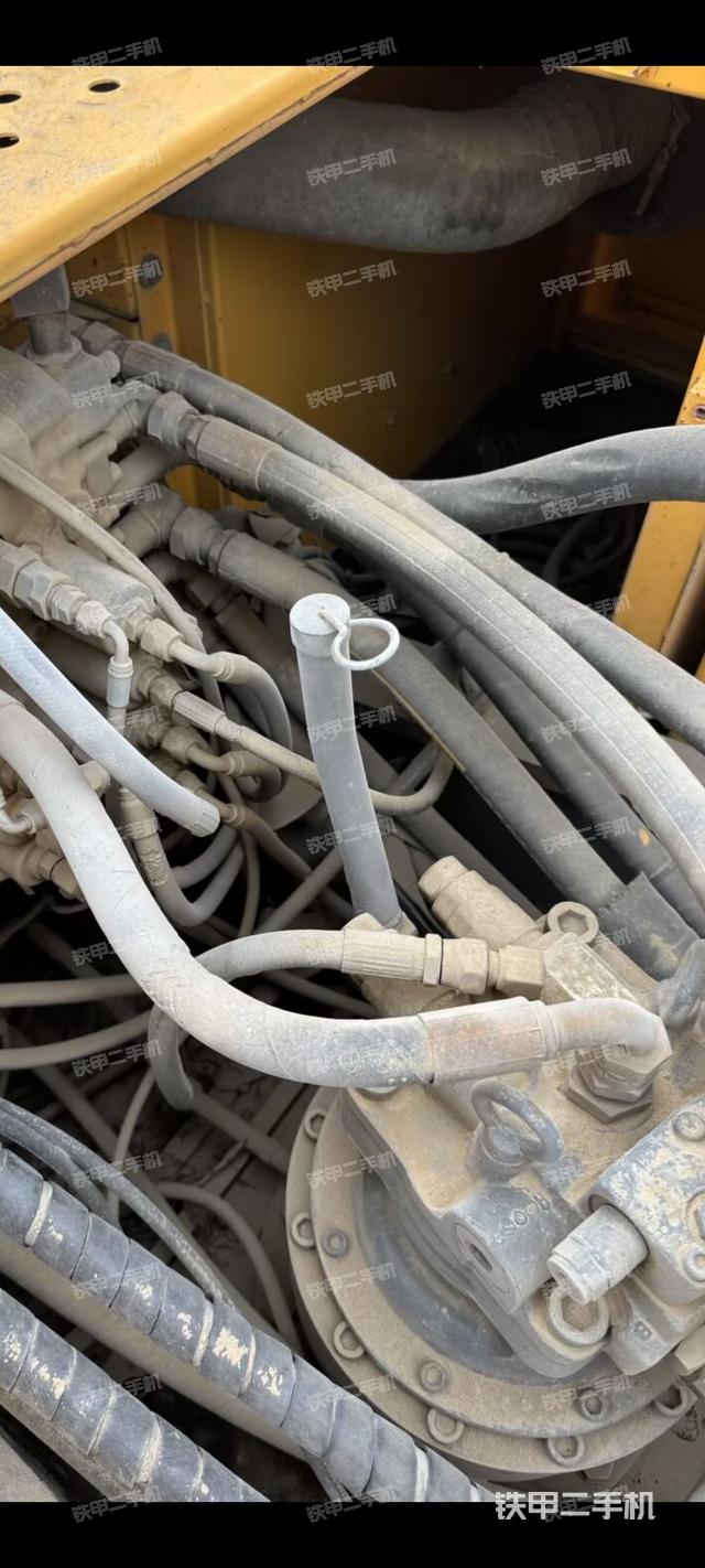 回转马达和主控阀（整机外观）