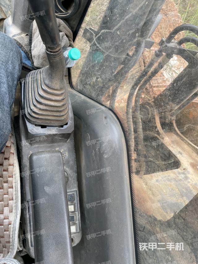 后窗玻璃角标（驾驶室部分）