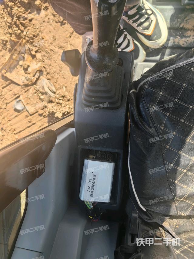 座椅右侧控制台/钥匙门/油门/含右手柄（驾驶室部分）