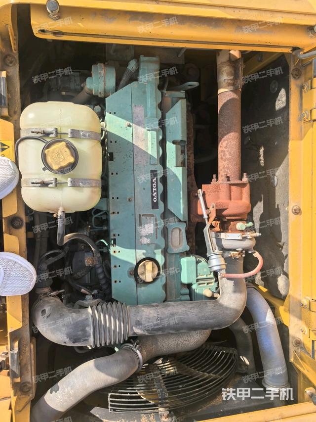 气门室盖螺丝特写（上车部件）