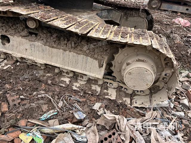 左驅(qū)動輪（行走機構(gòu)）