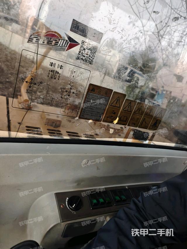 座椅左侧控制台/音响/含左手柄（驾驶室部分）