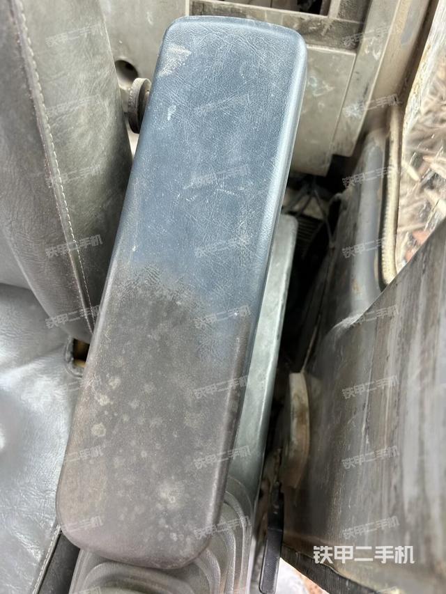 座椅左側(cè)控制臺/音響/含左手柄（駕駛室部分）