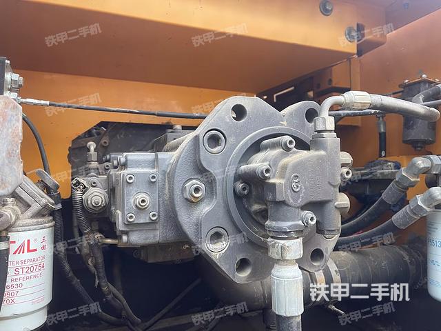 液压泵舱室正面整体（整机外观）