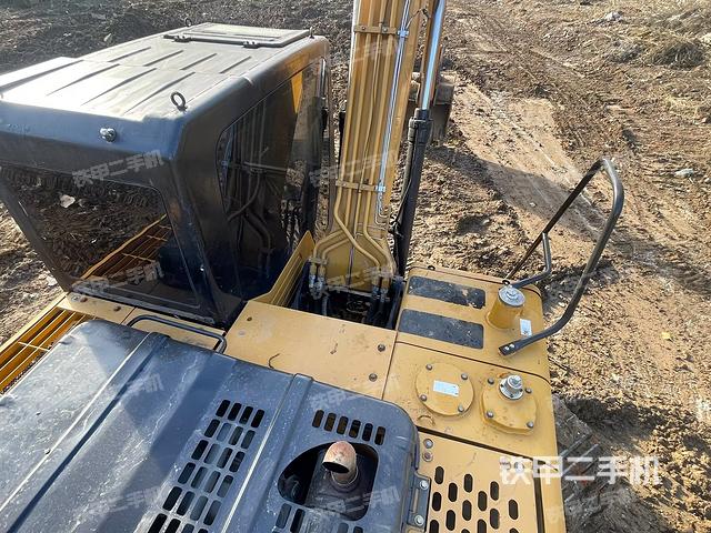 驾驶室顶部（整机外观）