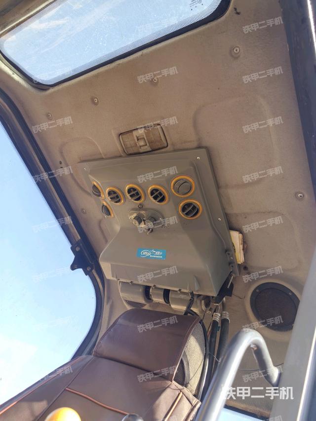 驾驶室顶部（整机外观）