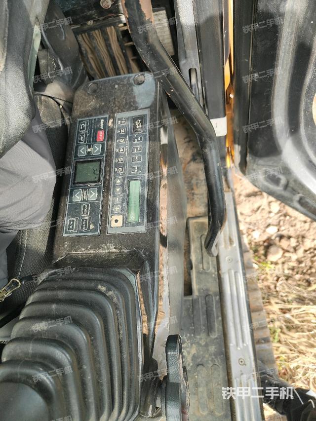 座椅左側(cè)控制臺/音響/含左手柄（駕駛室部分）